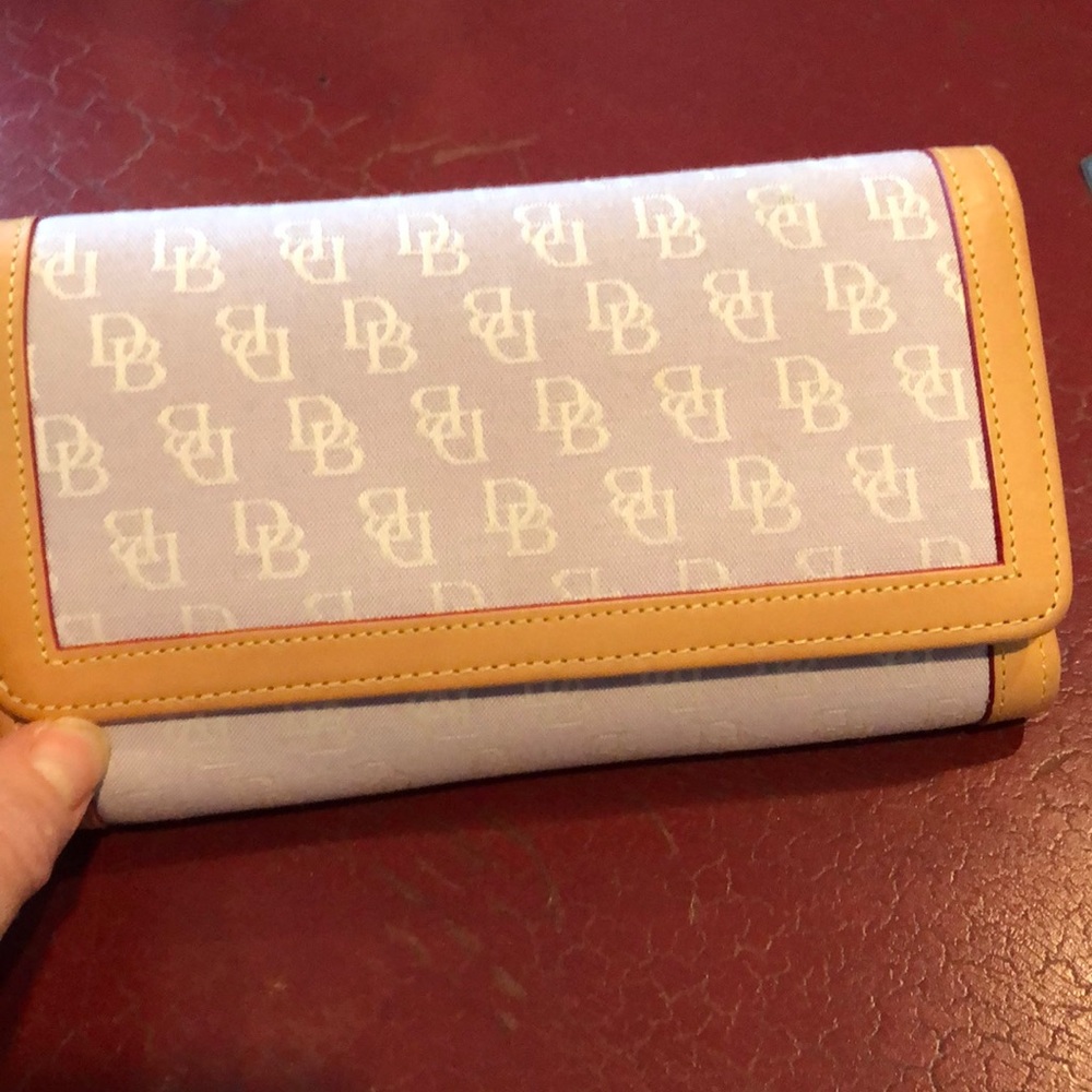 Dooney&Bourke lavender wallet